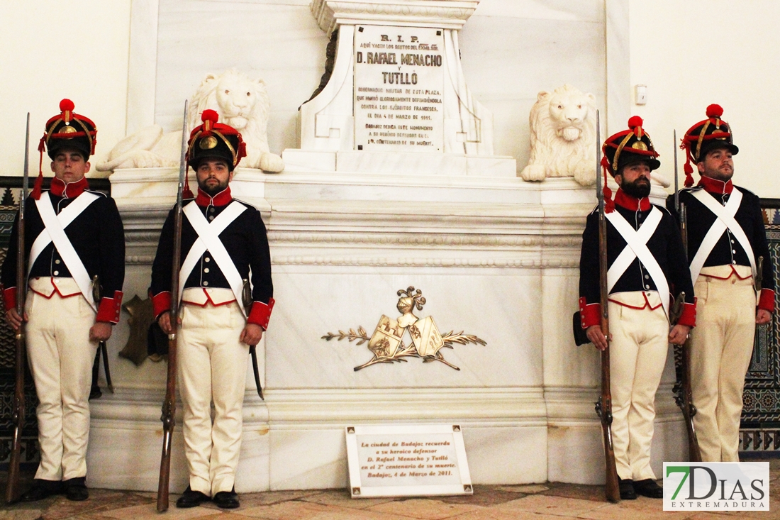 Badajoz rinde homenaje al General Menacho