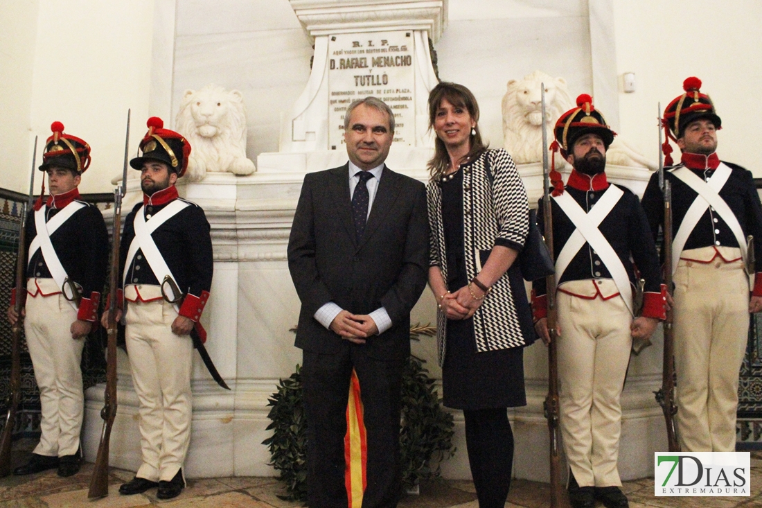 Badajoz rinde homenaje al General Menacho