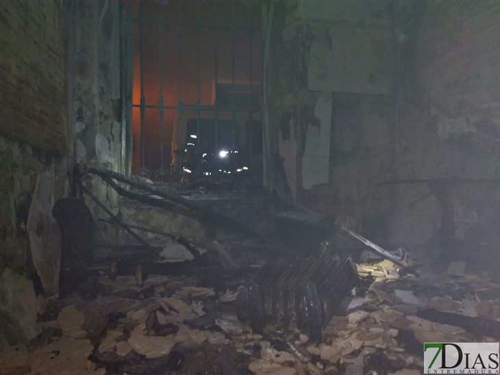 Dos heridos en el incendio de una vivienda del casco antiguo de Badajoz