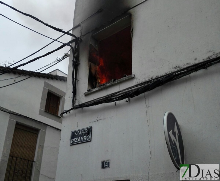 Se incendia su vivienda horas después de ser detenido