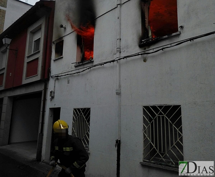 Se incendia su vivienda horas después de ser detenido