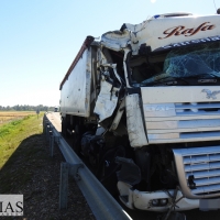 Accidente de tráfico entre dos trailers en la A-5