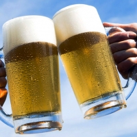 ¿Con qué personajes famosos se irían de cañas los extremeños?