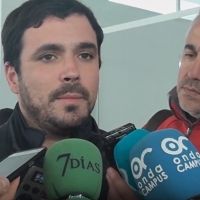 Garzón (IU) imparte una charla a universitarios en Badajoz