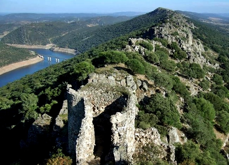 Asociaciones ambientales denuncian falta de transparencia con el barco de Monfragüe