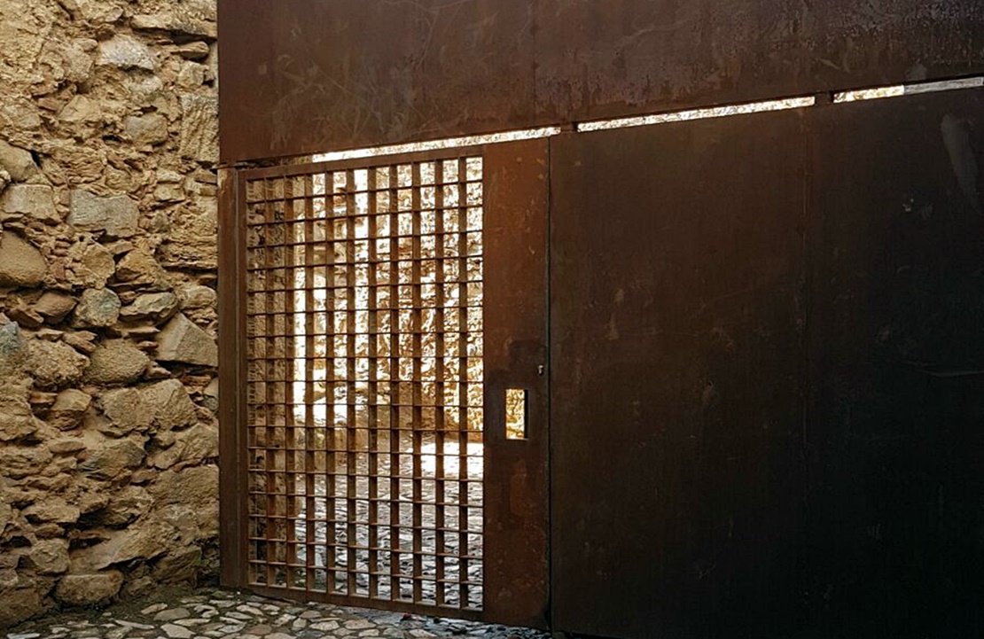 Solicitan la apertura de una puerta de la Alcazaba para evitar &quot;un rodeo absurdo&quot;