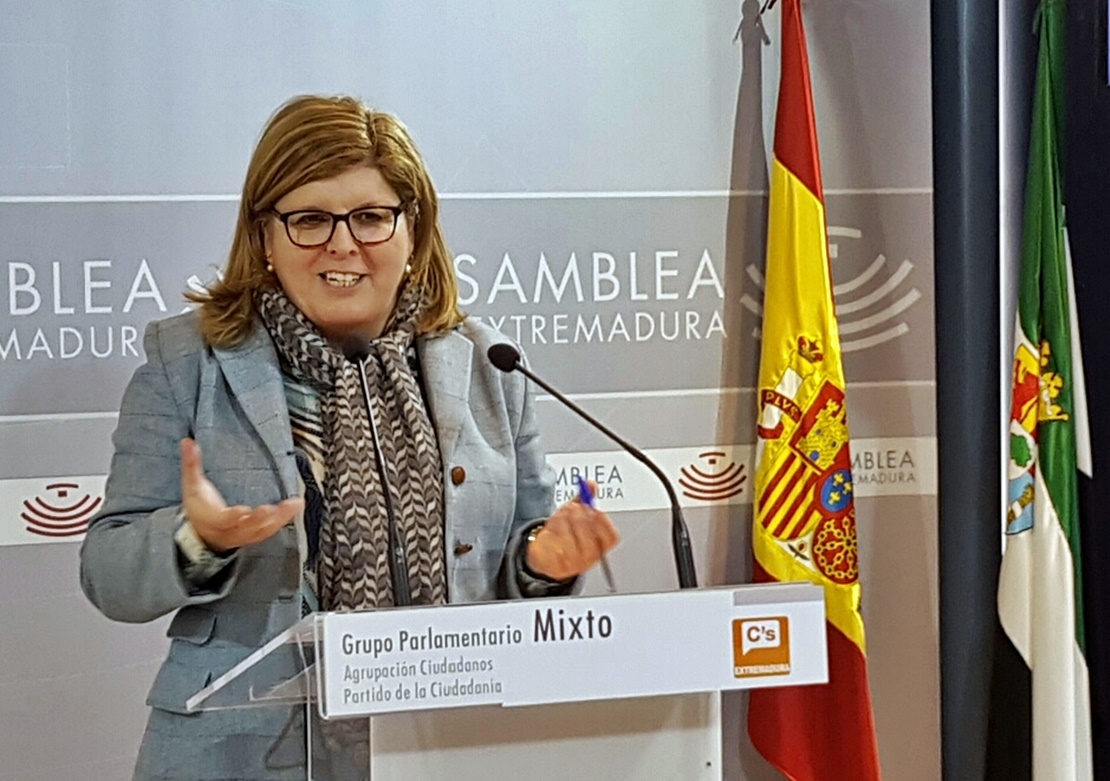 Domínguez: &quot;Queremos saber si Extremadura va a emitir nueva deuda&quot;