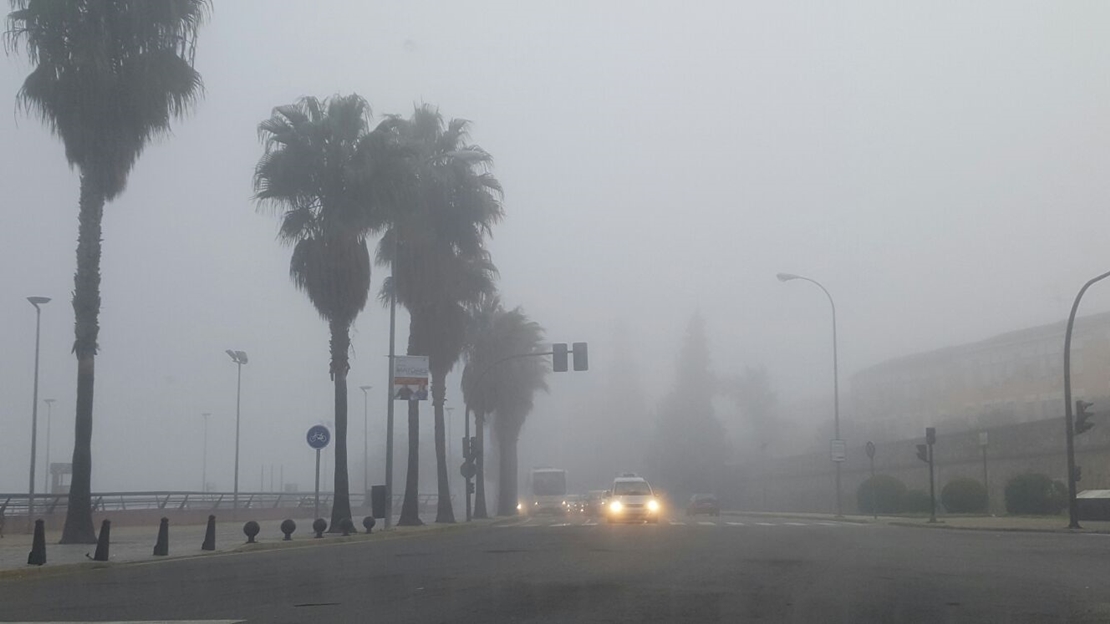 Badajoz amanece con espesas nieblas