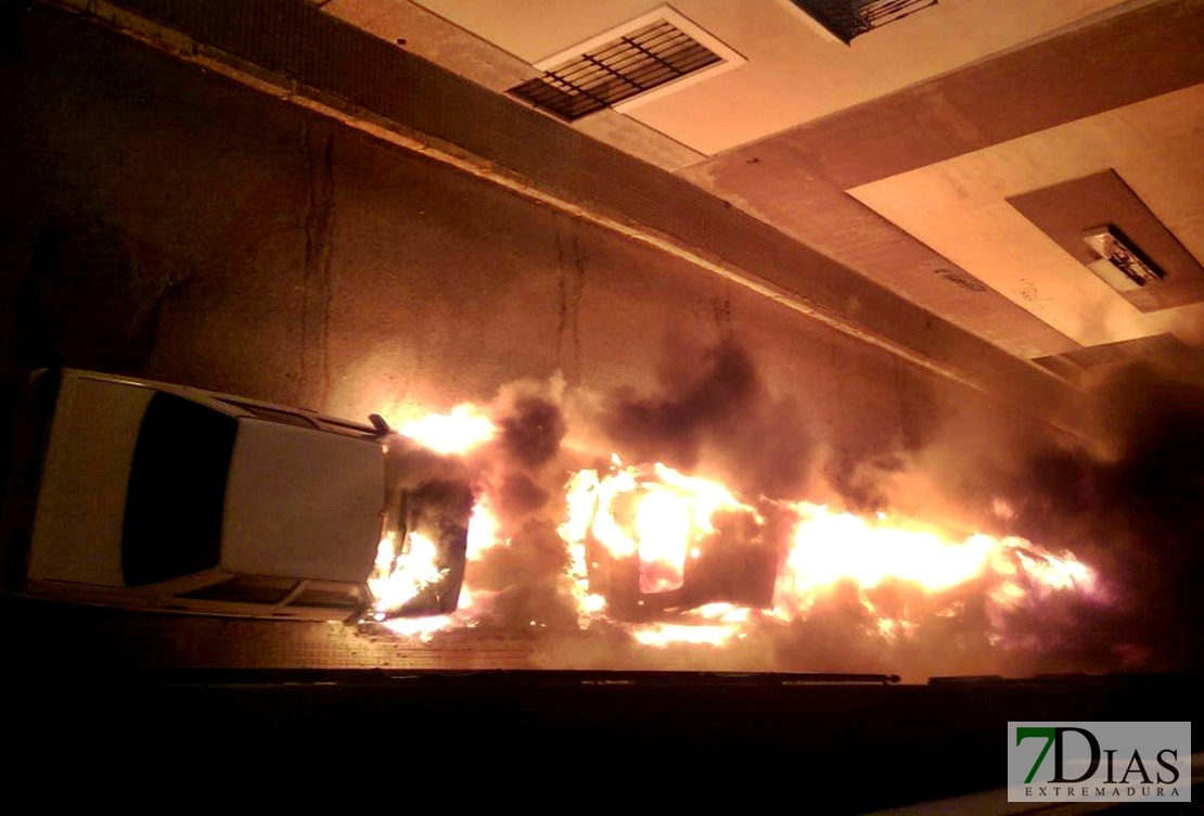 Arden cuatro vehículos de madrugada en Guareña