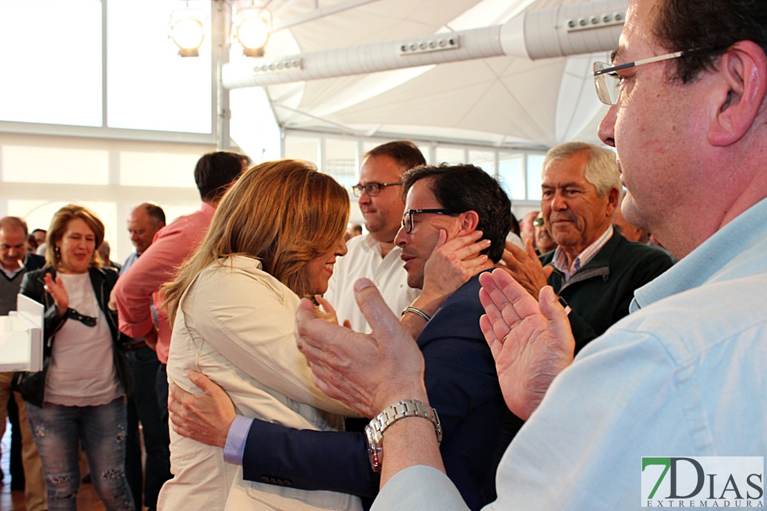 Casi un millar de socialistas extremeños arropan a Susana Díaz