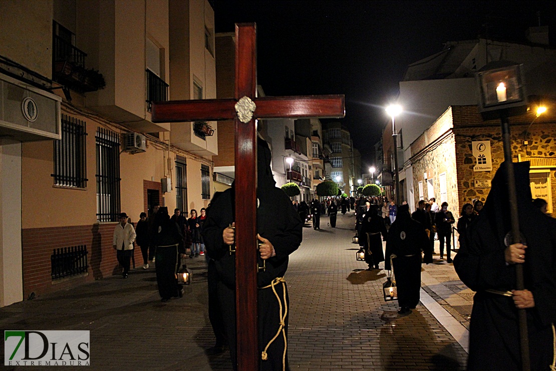 Más de un millar de personas disfrutan del Vía Crucis de Mérida