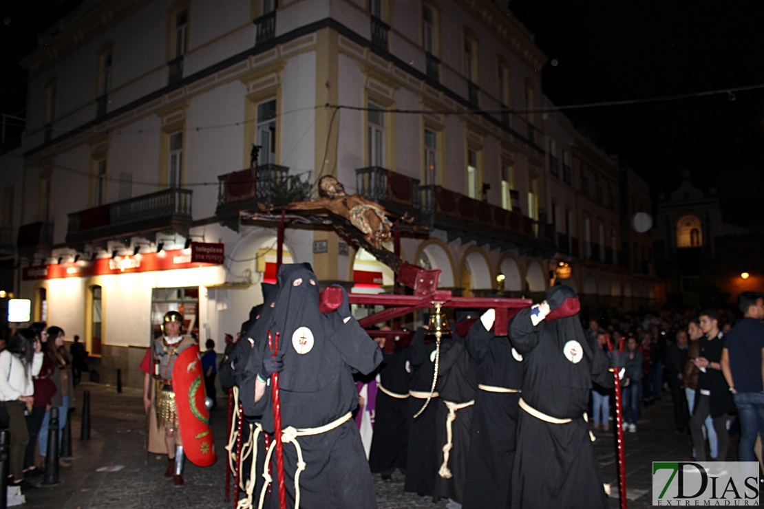 Más de un millar de personas disfrutan del Vía Crucis de Mérida