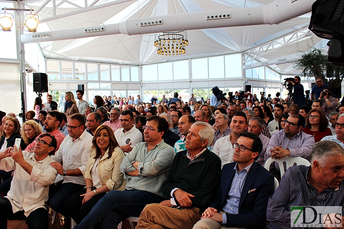 Casi un millar de socialistas extremeños arropan a Susana Díaz