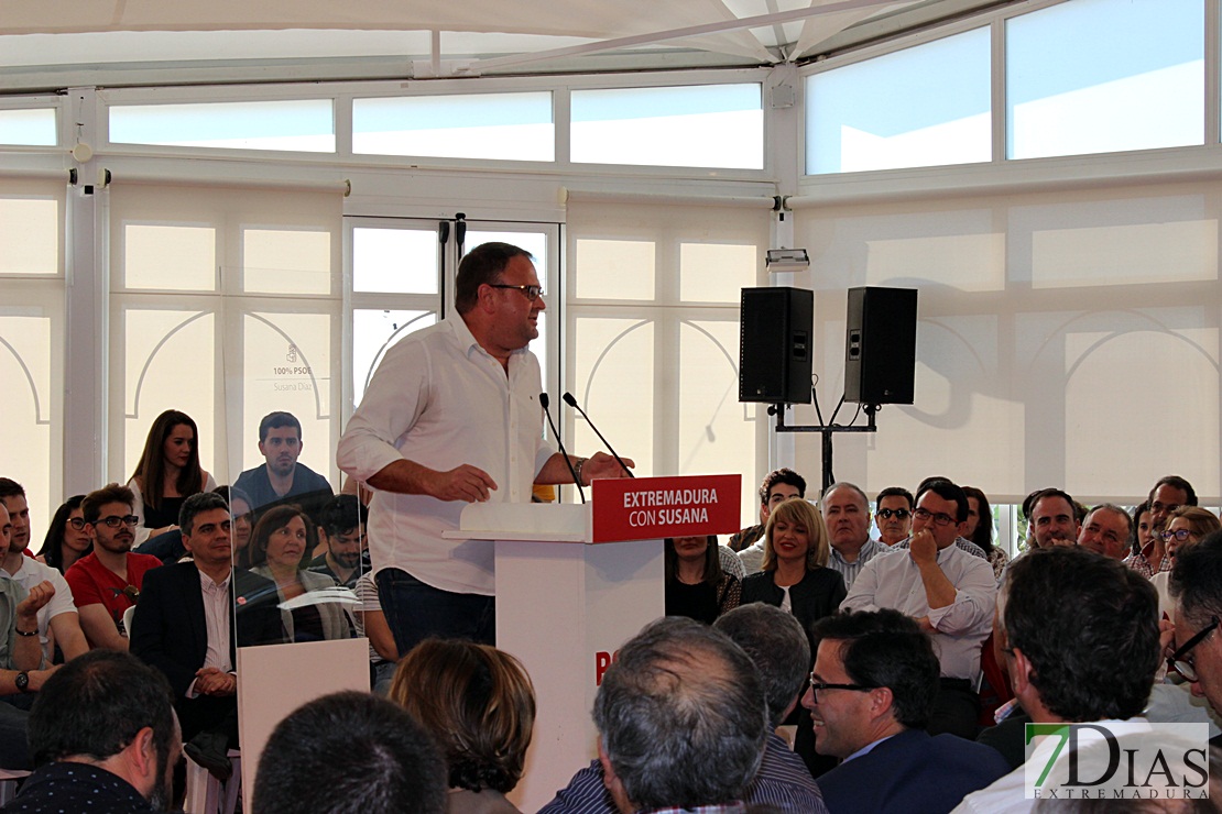 Casi un millar de socialistas extremeños arropan a Susana Díaz