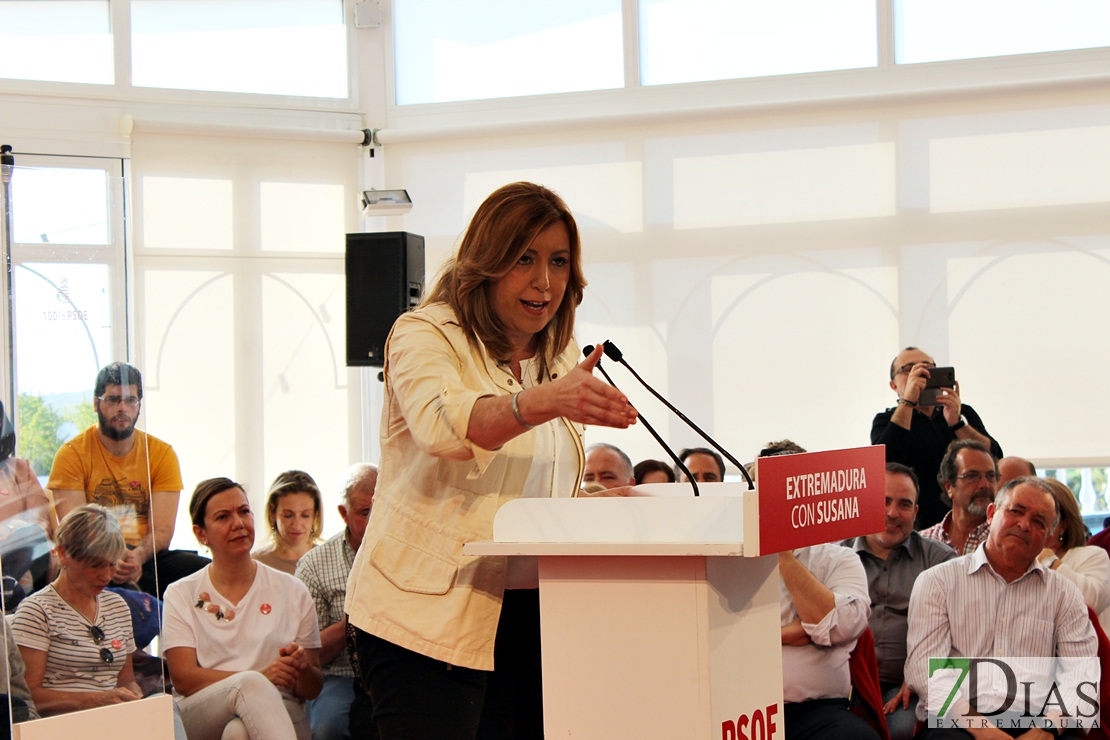 Casi un millar de socialistas extremeños arropan a Susana Díaz