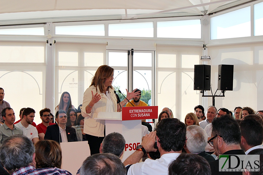 Casi un millar de socialistas extremeños arropan a Susana Díaz
