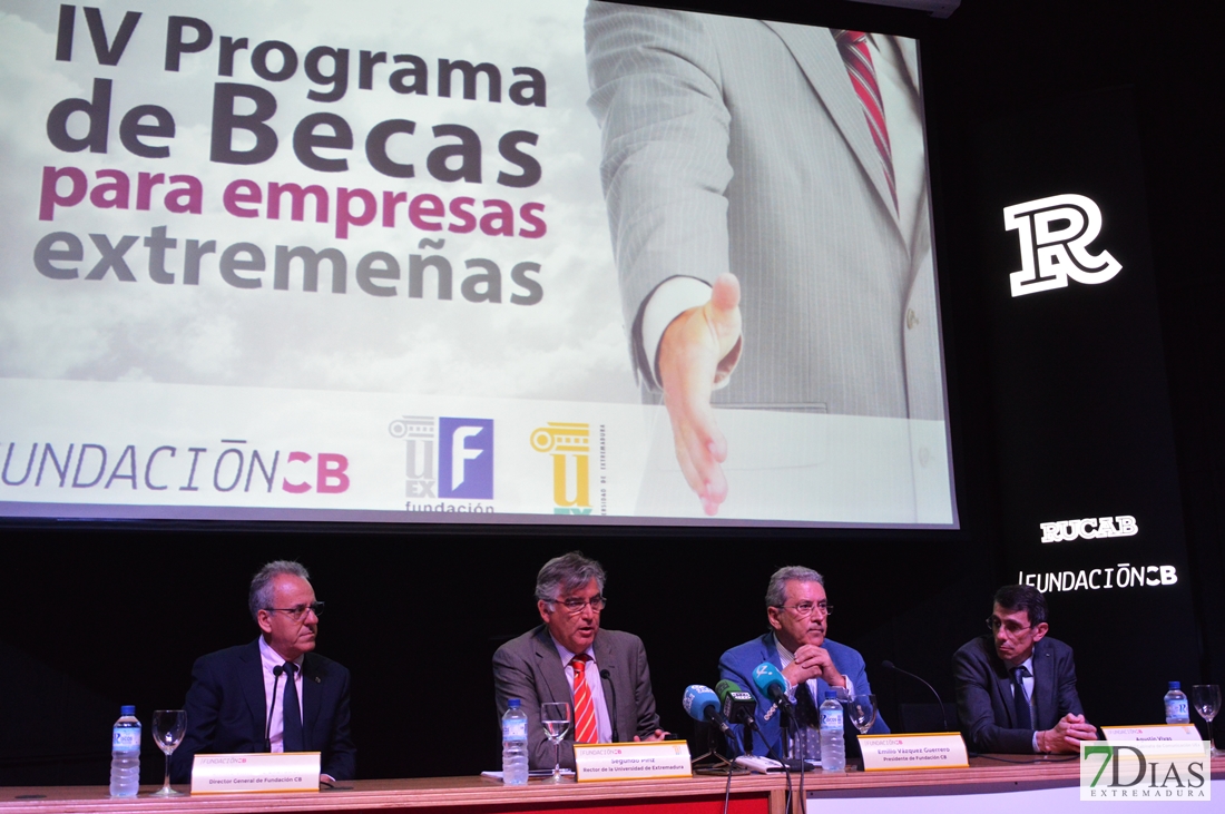 Comienza la IV convocatoria de las becas Caja Badajoz y UEx