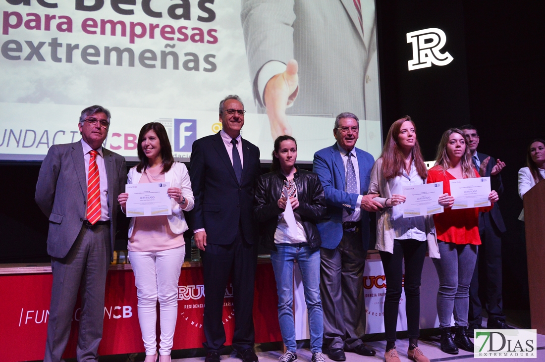 Comienza la IV convocatoria de las becas Caja Badajoz y UEx