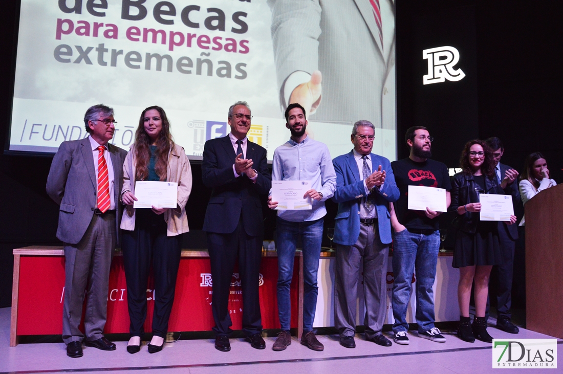 Comienza la IV convocatoria de las becas Caja Badajoz y UEx