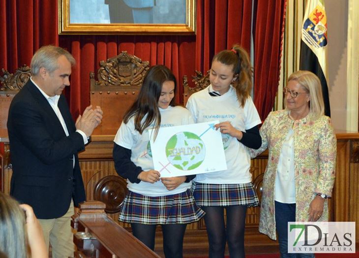 El colegio Santa Teresa gana el concurso ‘Diseña tu camiseta’