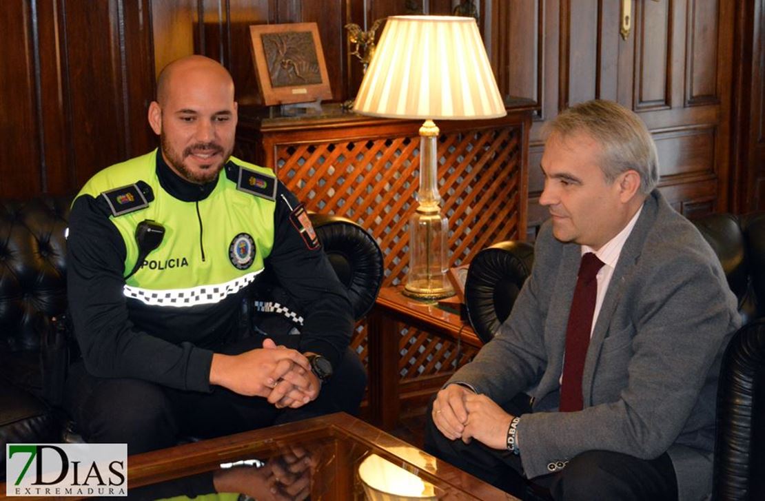 El policía que evitó la agresión machista, propuesto para la Medalla de Extremadura