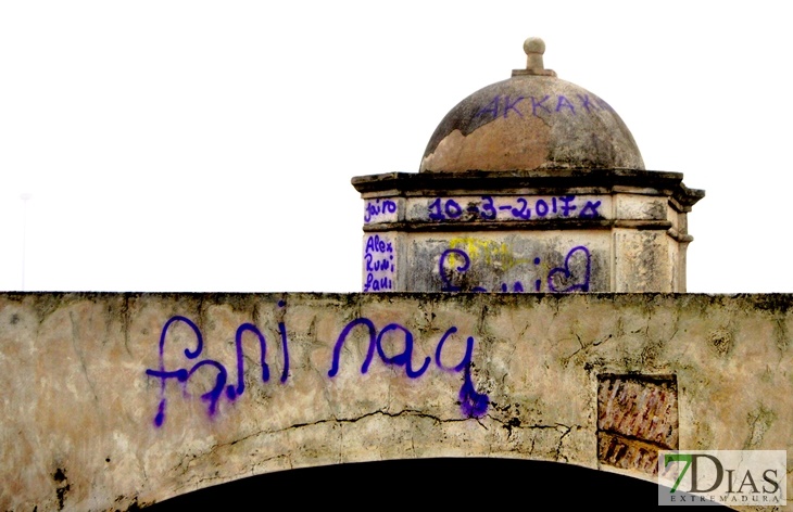 Una menor detenida por las pintadas en el hornabeque del Puente de Palmas