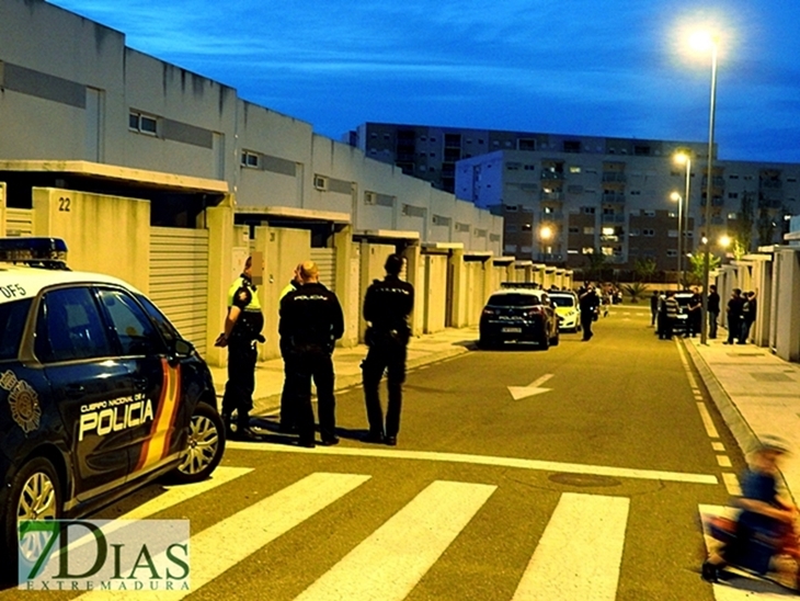 Vecinos de Cerro Gordo se echan a la calle para desalojar una vivienda ocupada