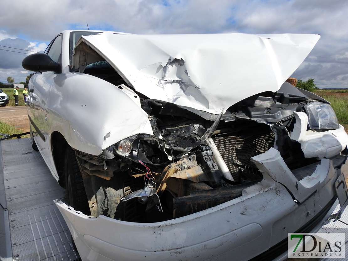 Un matrimonio herido en la colisión de un coche y una furgoneta