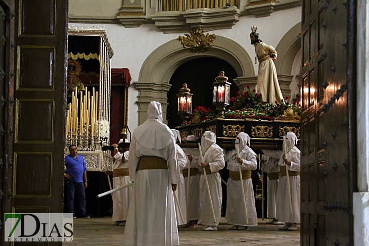 Imágenes de la Madrugada del Jueves Santo en Badajoz