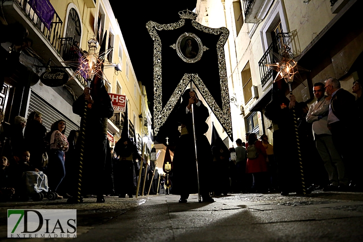 Imágenes de la Madrugada del Viernes Santo en Badajoz