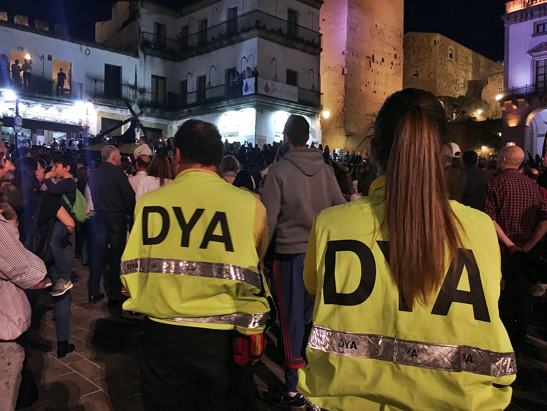 Cinco personas requieren asistencia en el inicio de la Semana Santa cacereña