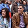 Más de 500 personas arropan a Pedro Sánchez bajo la lluvia