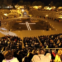 Más de un millar de personas disfrutan del Vía Crucis de Mérida