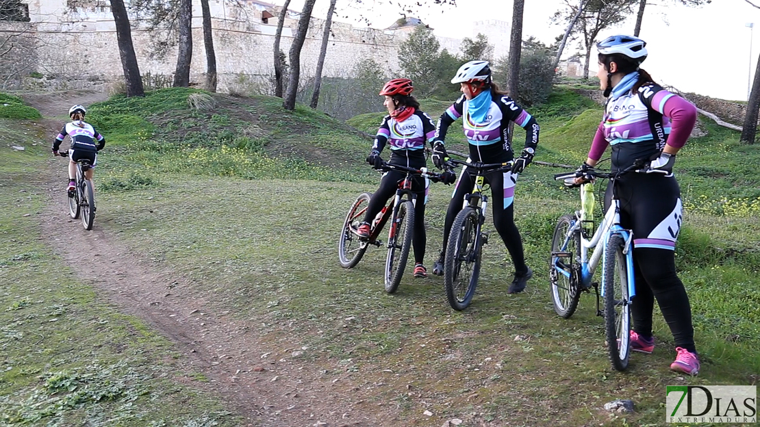 La pasión por el ciclismo une a un grupo de mujeres en Badajoz