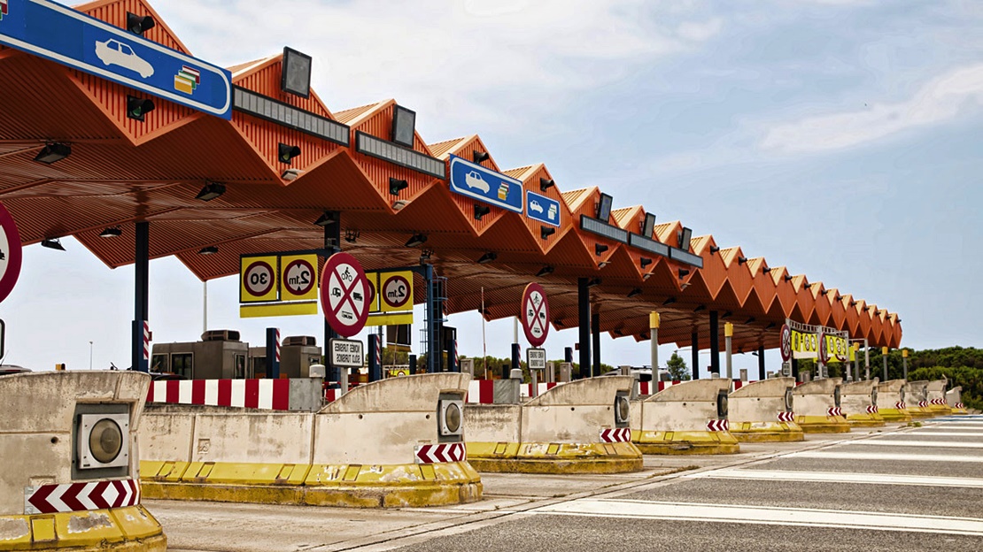 Fomento licitará las autopistas en quiebra para ahorrar costes