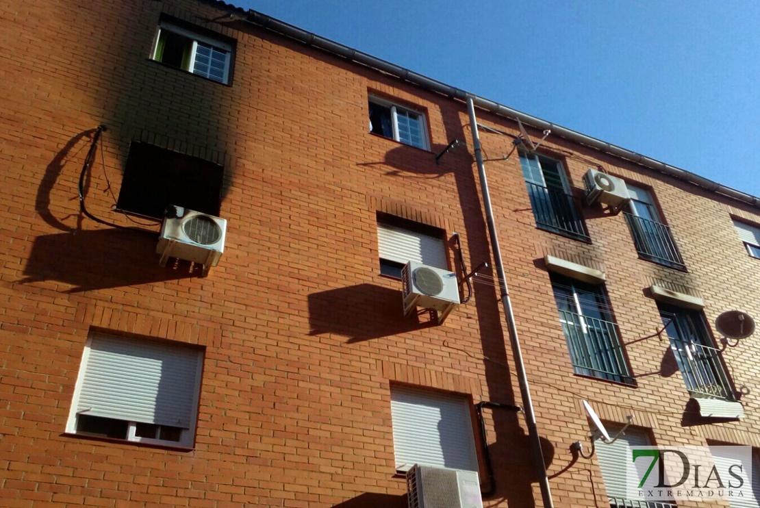 Tres mujeres heridas en el incendio de una vivienda en Badajoz