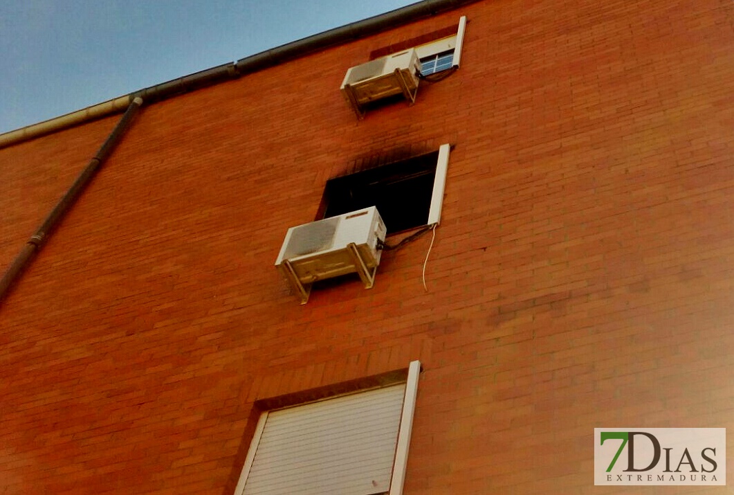 Tres mujeres heridas en el incendio de una vivienda en Badajoz