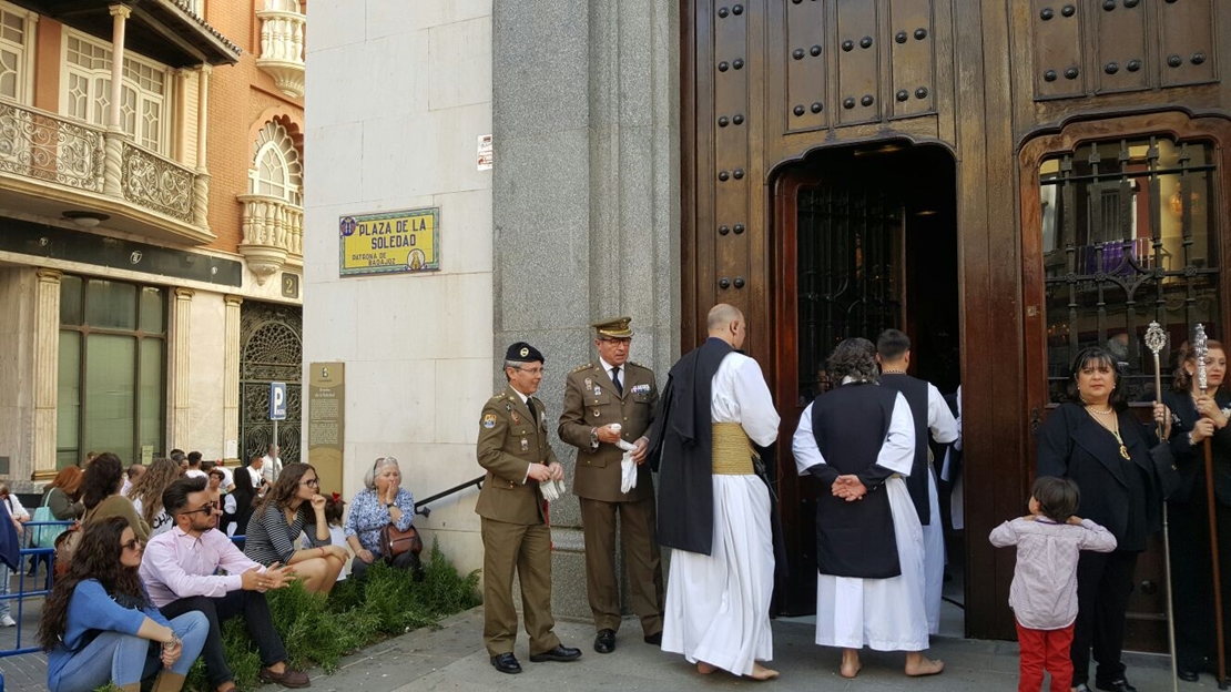 Máxima expectación para ver la salida de la Patrona de Badajoz