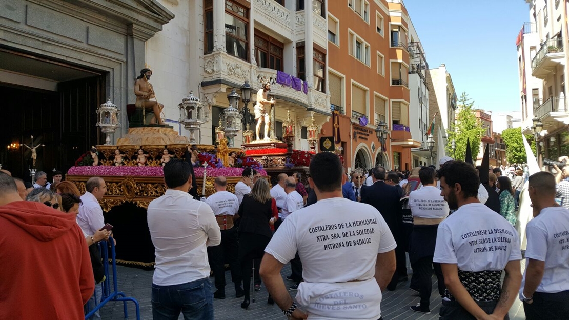 El centro de Badajoz a rebosar para ver la Procesión Magna