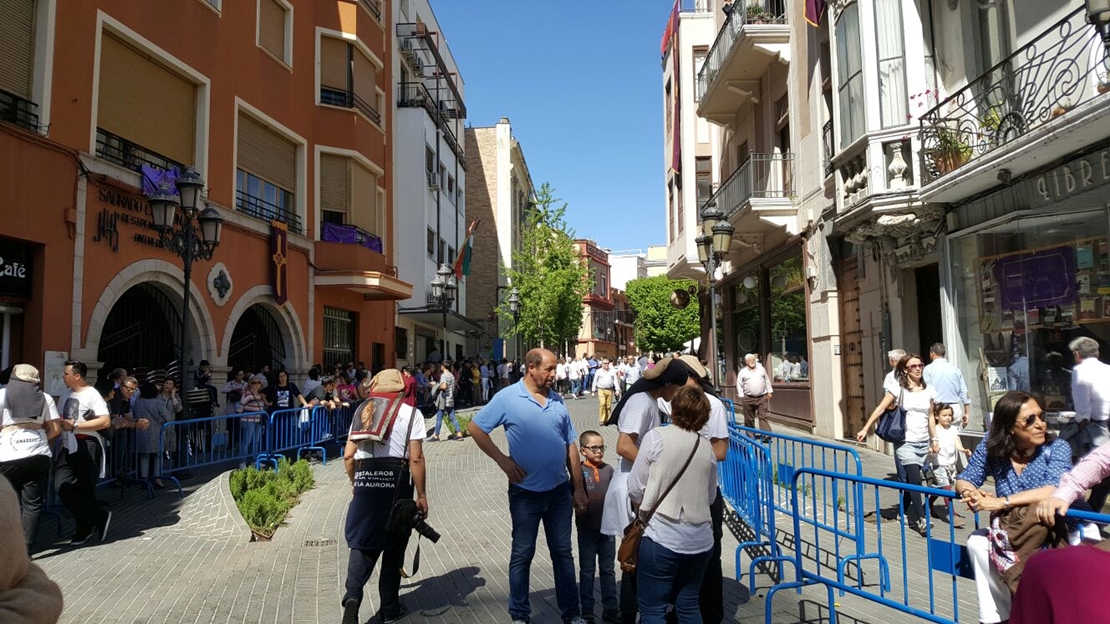 El centro de Badajoz a rebosar para ver la Procesión Magna