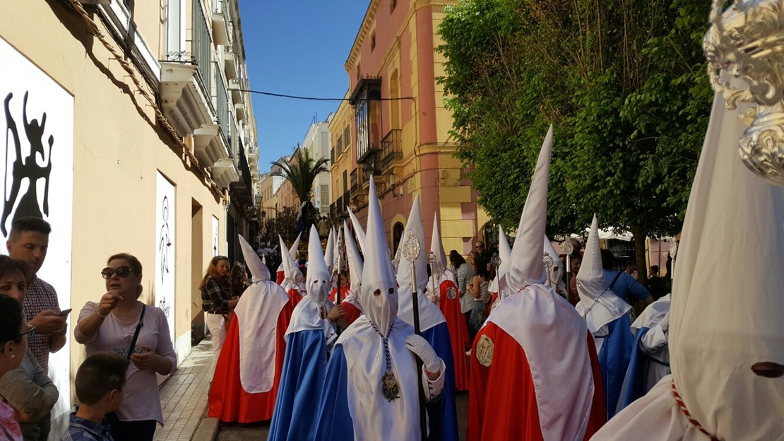 El centro de Badajoz a rebosar para ver la Procesión Magna