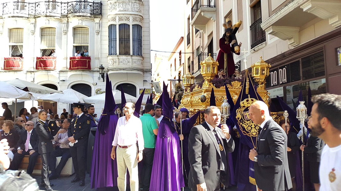 El centro de Badajoz a rebosar para ver la Procesión Magna