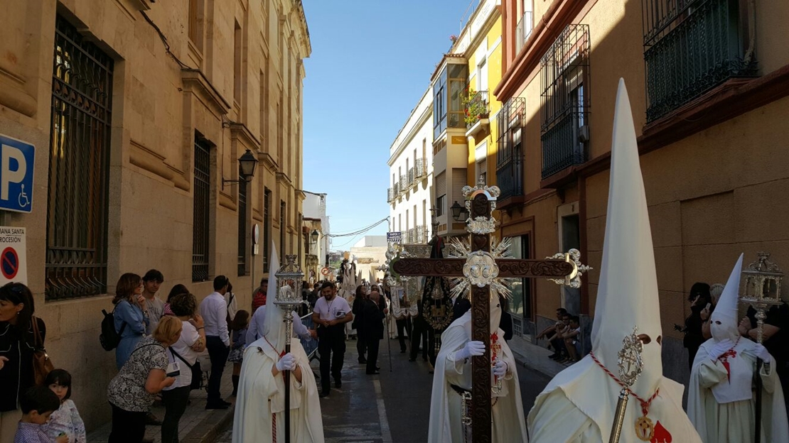 El centro de Badajoz a rebosar para ver la Procesión Magna