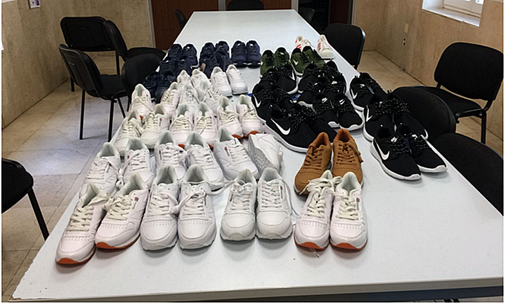 La Policía interviene zapatillas falsificadas en el mercadillo de Badajoz