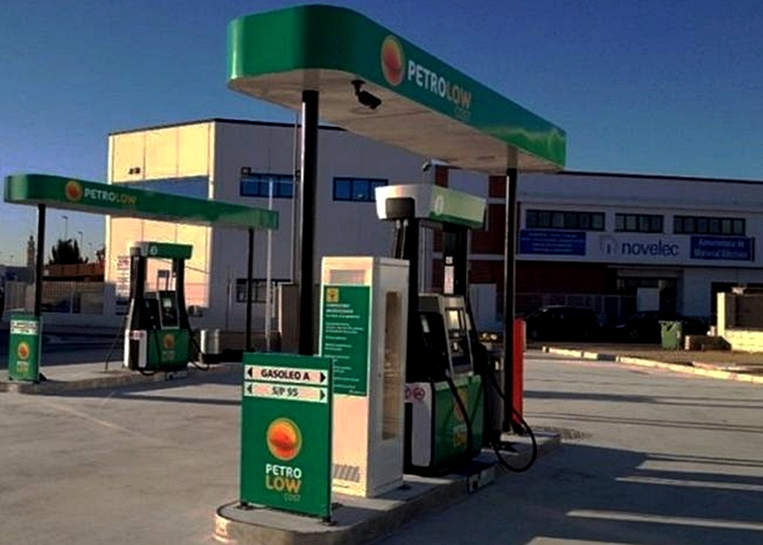 Las gasolineras ‘low cost’ deberán tener al menos un empleado