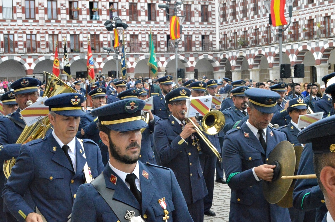 Acto de Jura de Bandera en la plaza alta de Badajoz