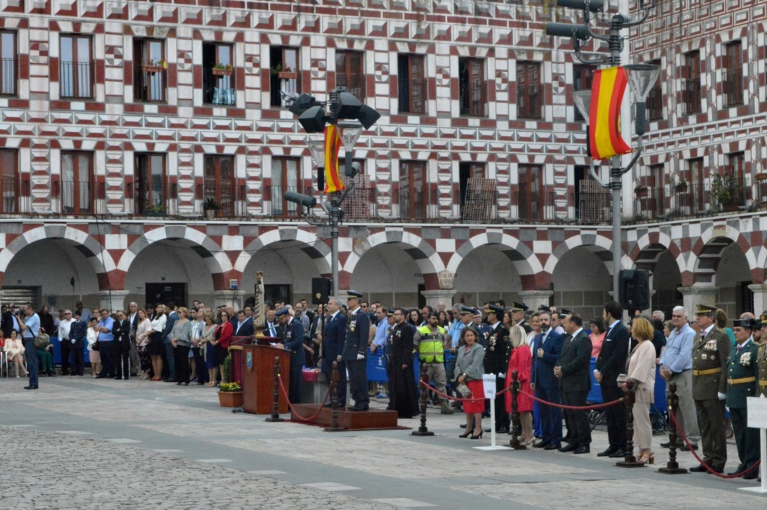 Acto de Jura de Bandera en la plaza alta de Badajoz