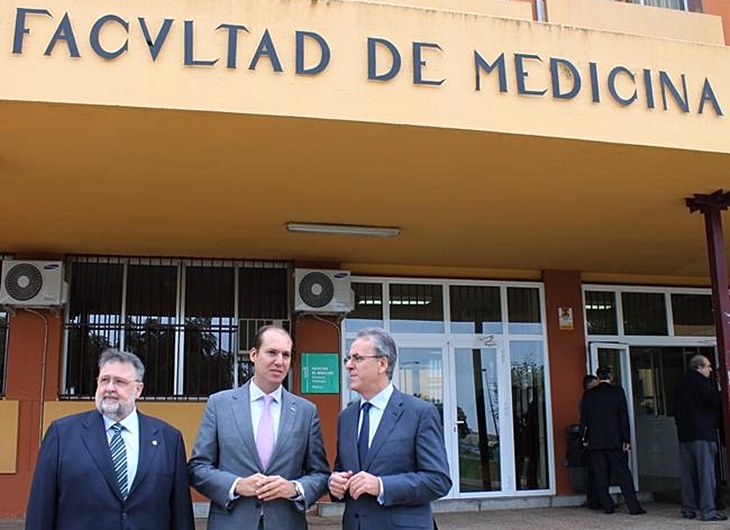 Badajoz Adelante: “Es una tomadura de pelo volver a licitar el proyecto de Medicina”