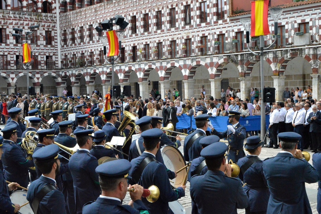 Acto de Jura de Bandera en la plaza alta de Badajoz