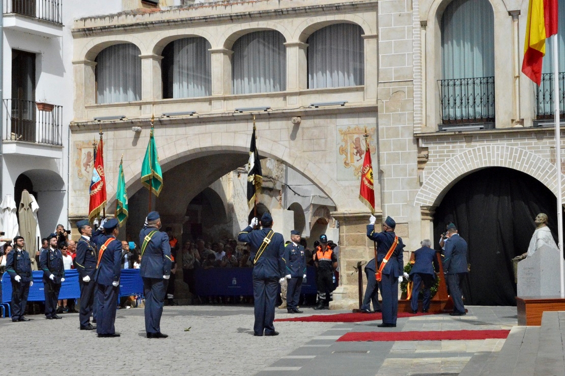 Acto de Jura de Bandera en la plaza alta de Badajoz